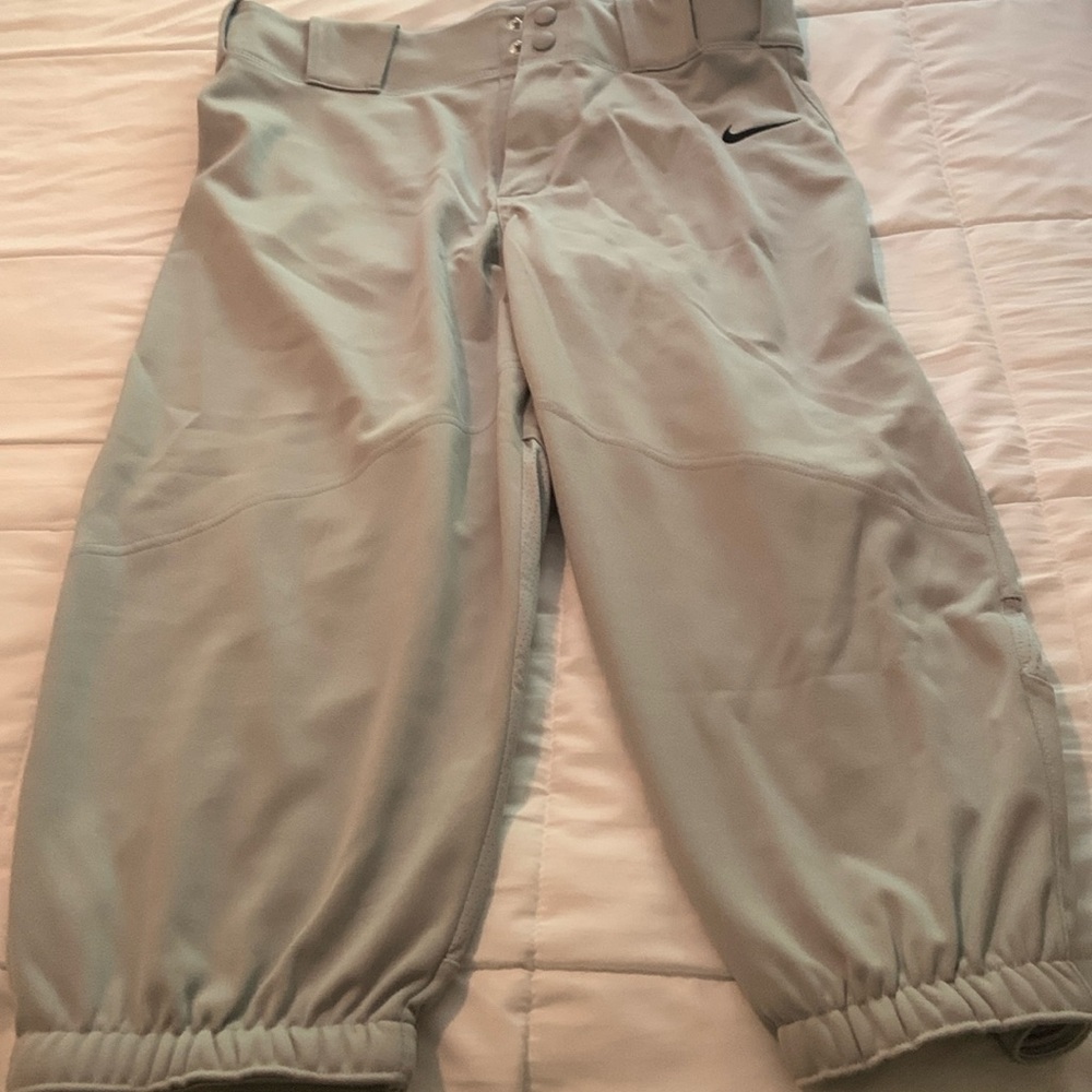 Nike gray baseball knickers. Mens medium
